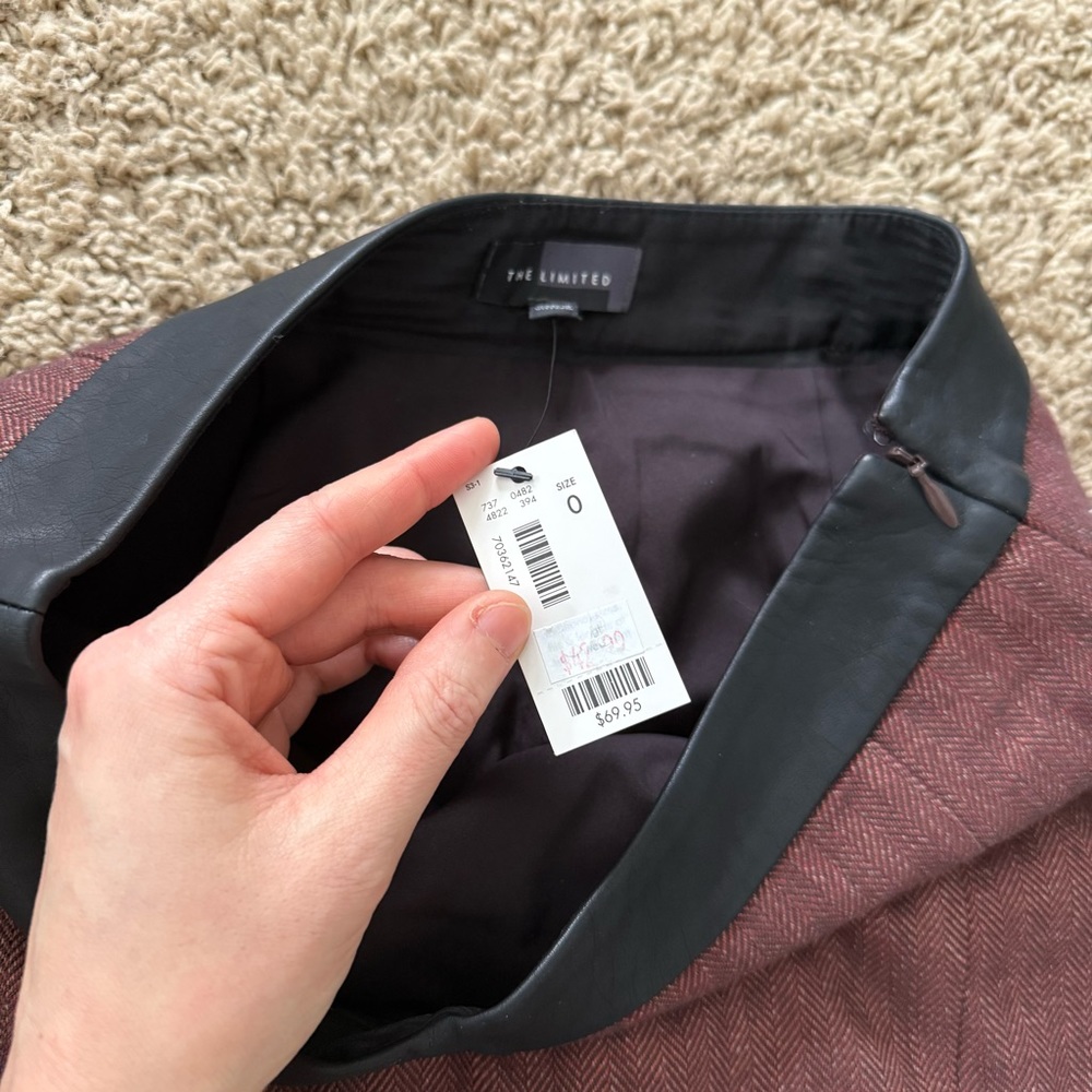 The Limited NWT Pencil Skirt - Picture 6 of 12
